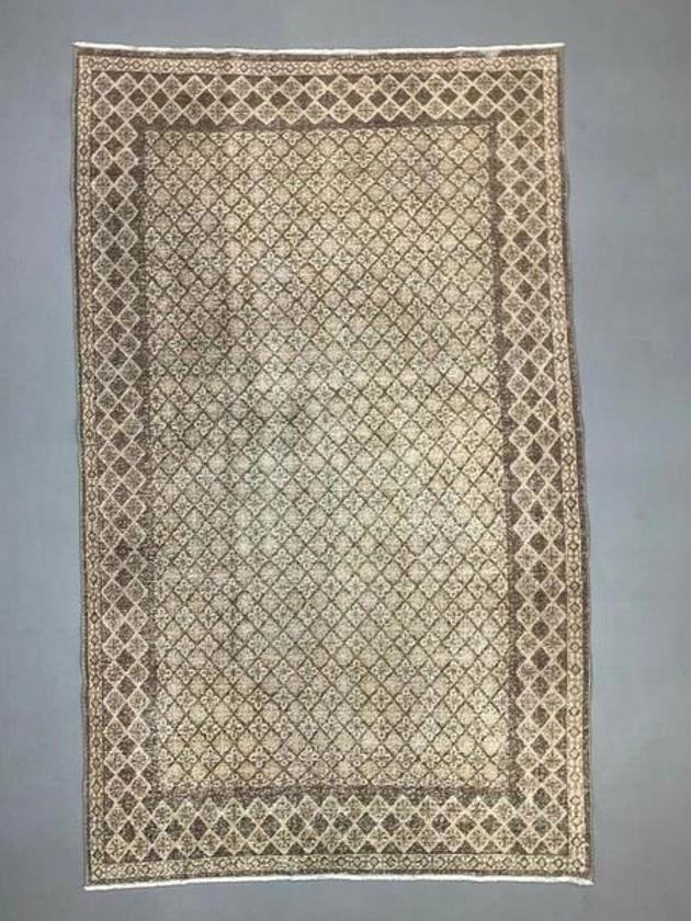 Mid 20th Century Upcycled Wool Beige Turkish Rug 137x225cm | Vinterior