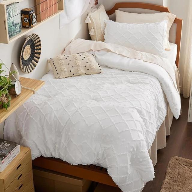Amazon.com: Bedsure Twin/Twin XL Comforter Set - White Boho Tufted Shabby Chic Bedding Comforter Set, 2 Pieces Vintage Farmhouse Bed Set for All Seasons, Fluffy Soft Bedding Set with 1 Pillow Sham : Home & Kitchen